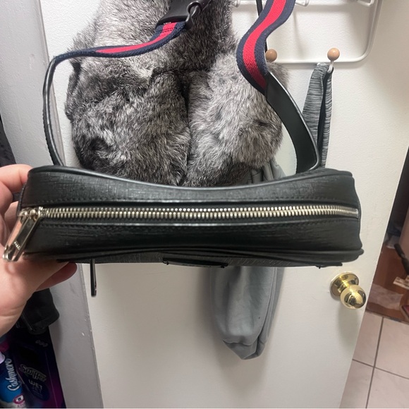 Authentic Gucci waist bag. - Picture 3 of 7